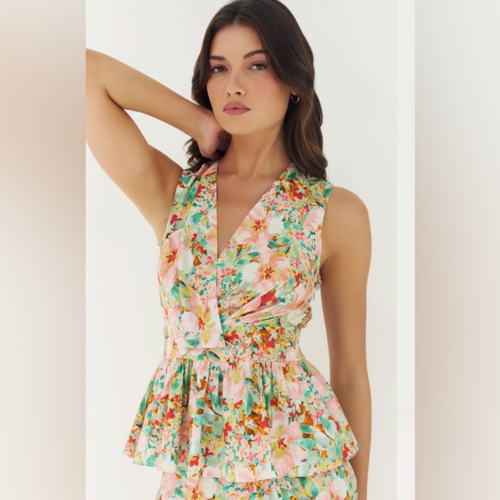 NWT Hutch Chance Top in Multi Azalea Garden Size 2